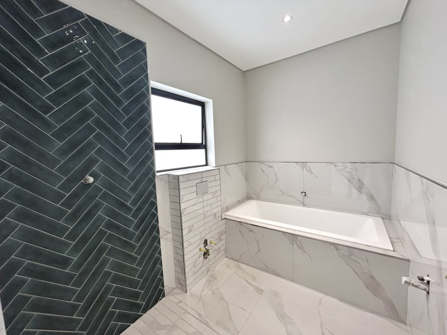 To Let 4 Bedroom Property for Rent in Sandown Western Cape